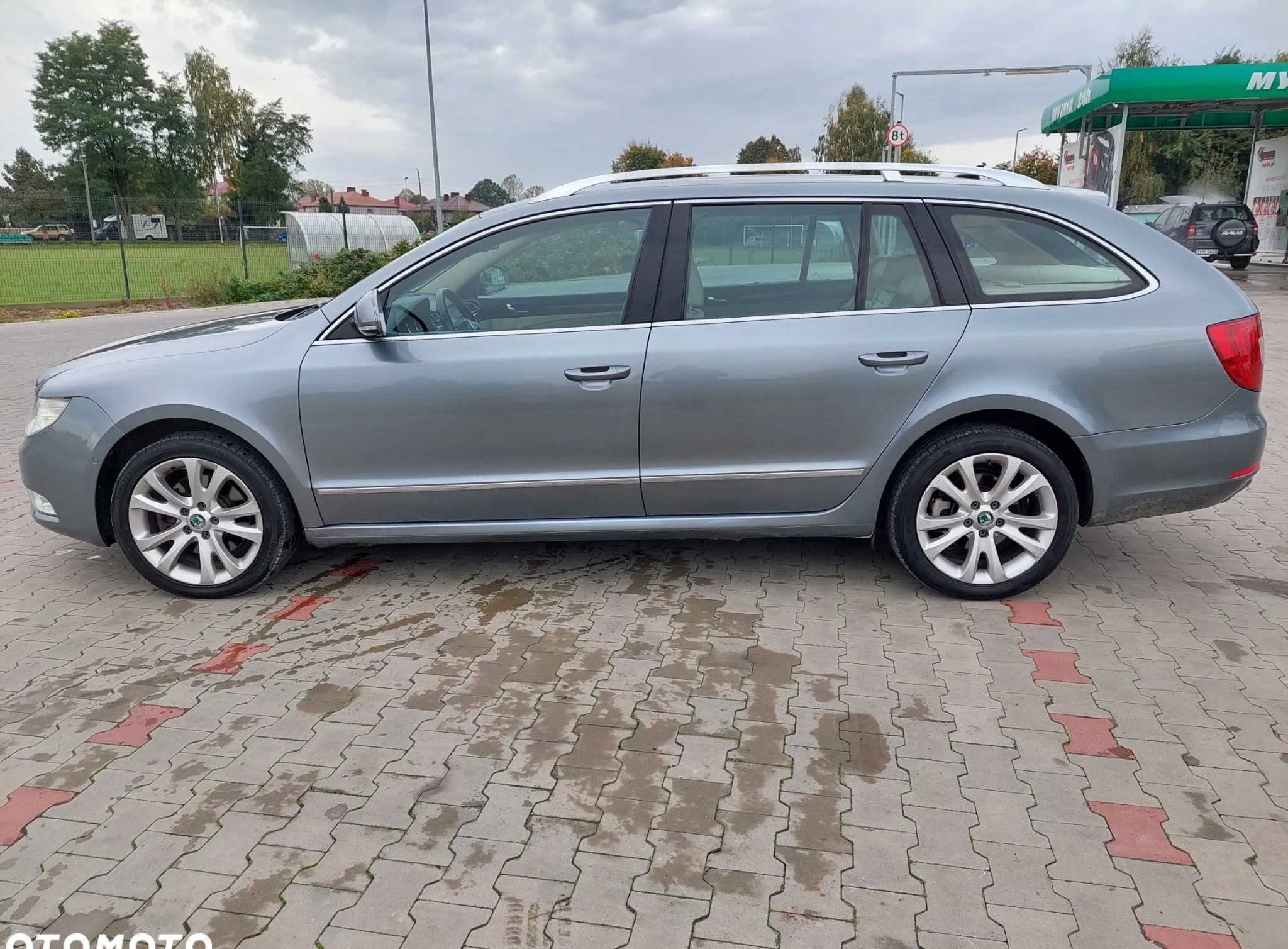 Skoda Superb cena 32700 przebieg: 295000, rok produkcji 2010 z Zawiercie małe 121